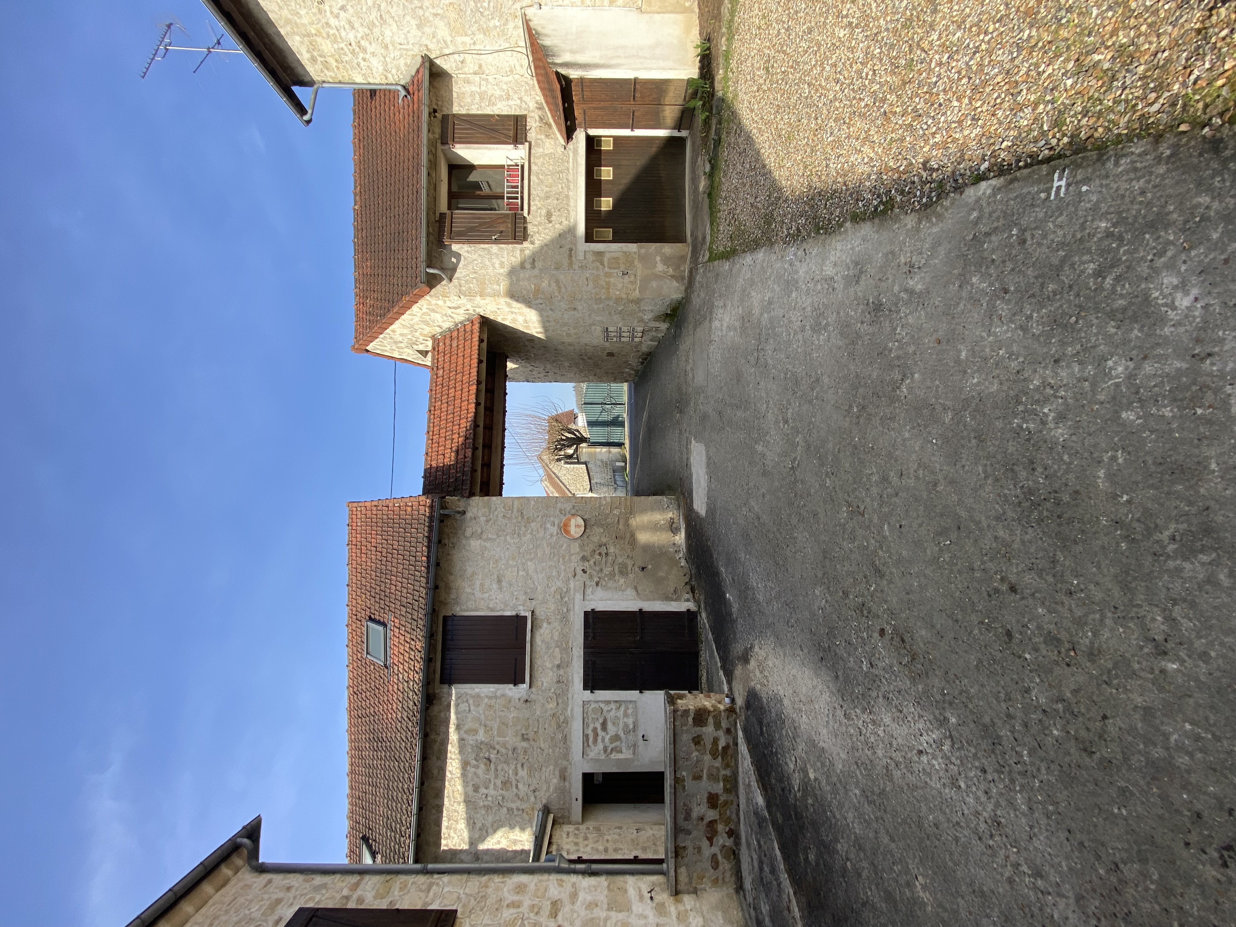 EXCLUSIVITE AUVERS-SUR-OISE Studio au calme 26m² proche commerces — Auvers-sur-Oise Val-d'Oise