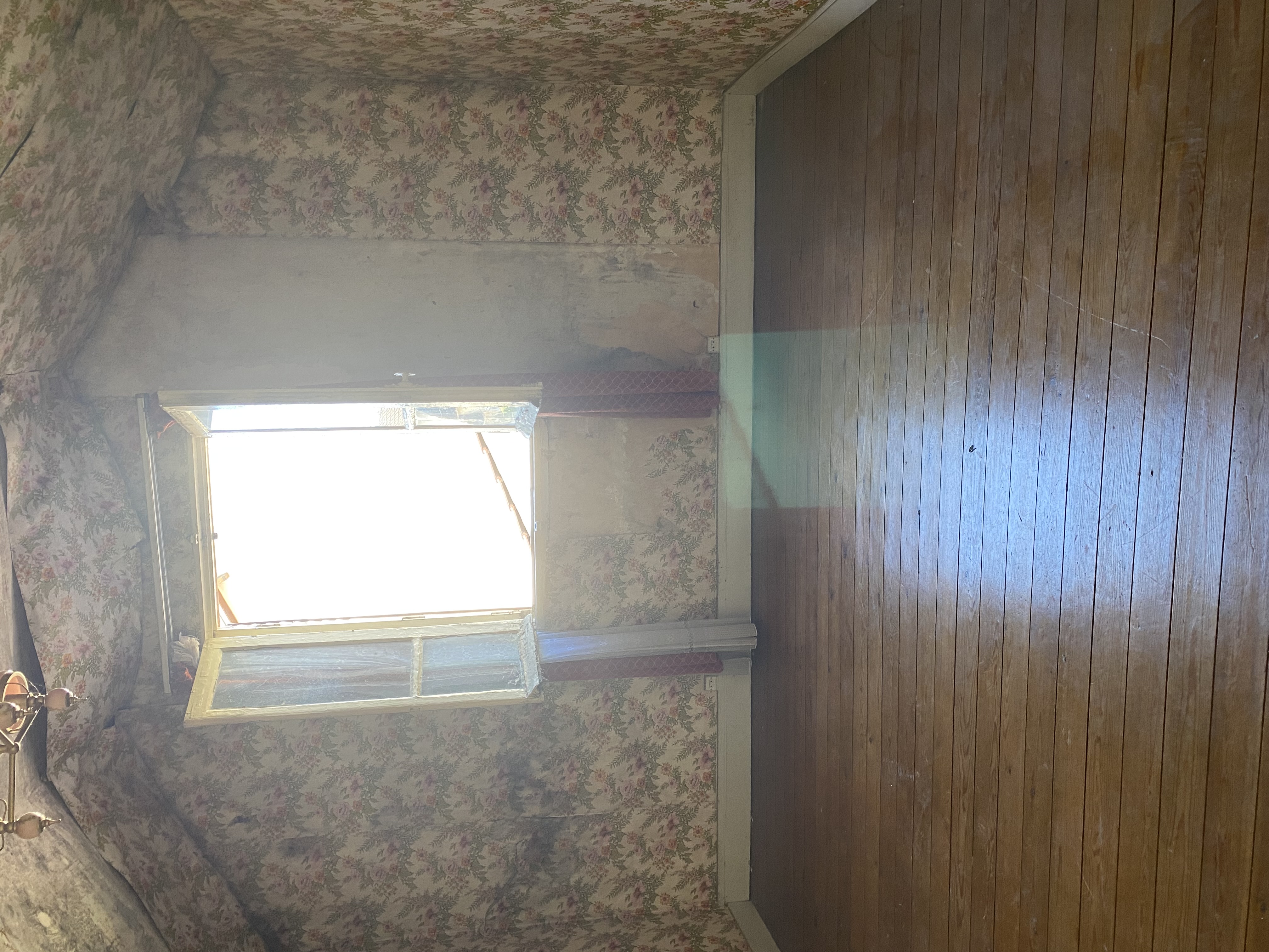 EXCLUSIVITE  Maison au calme sur sous-sol 4 pièces A rénover sur 319m² limite SAINT PRIX — Saint Leu La Forêt