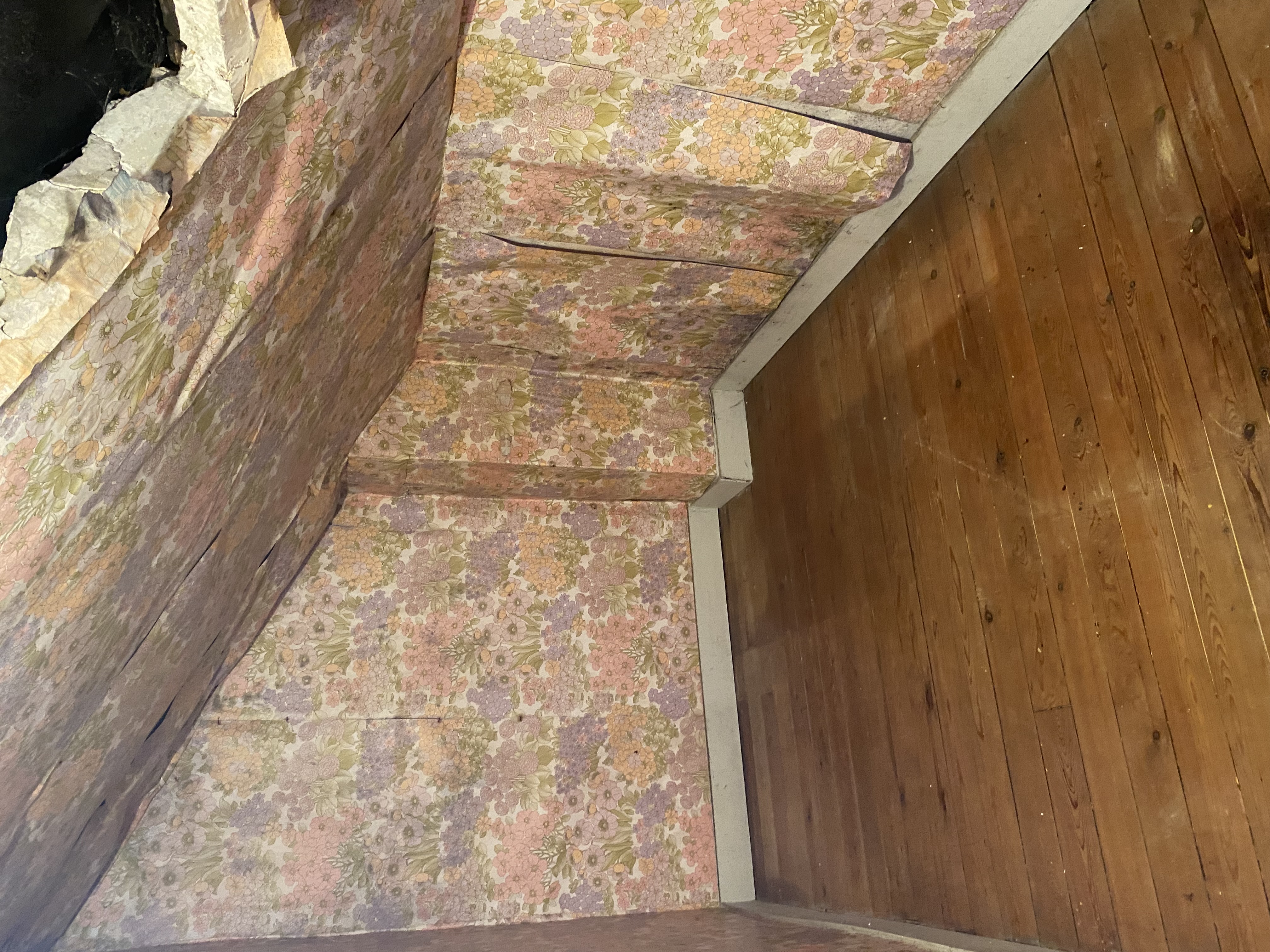 EXCLUSIVITE  Maison au calme sur sous-sol 4 pièces A rénover sur 319m² limite SAINT PRIX — Saint Leu La Forêt