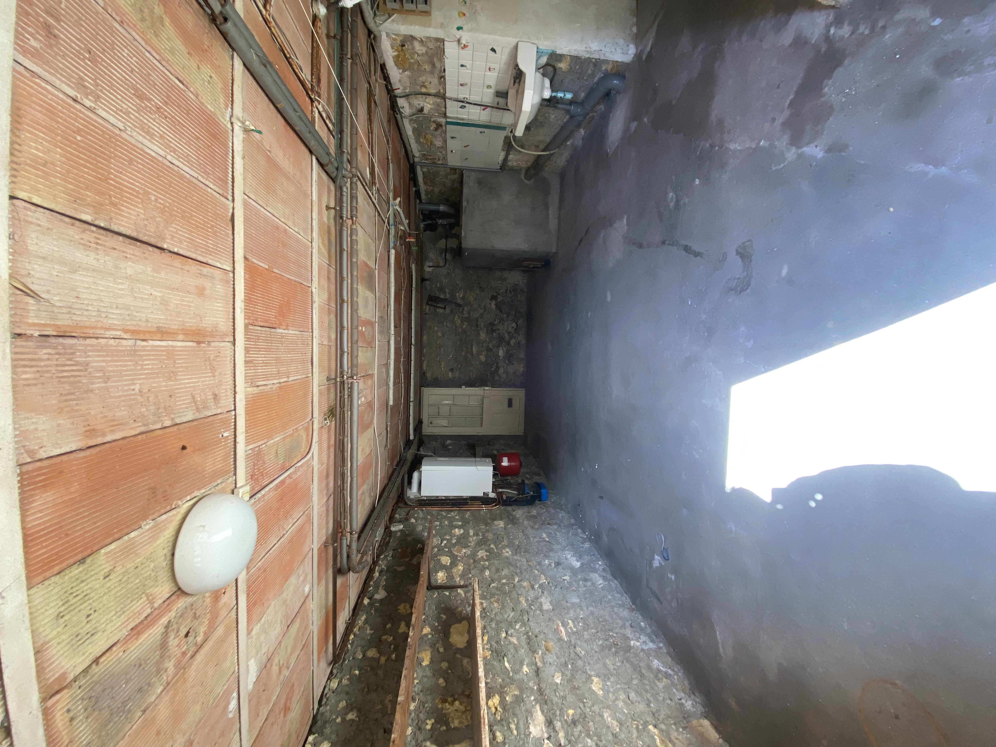EXCLUSIVITE  Maison au calme sur sous-sol 4 pièces A rénover sur 319m² limite SAINT PRIX — Saint Leu La Forêt