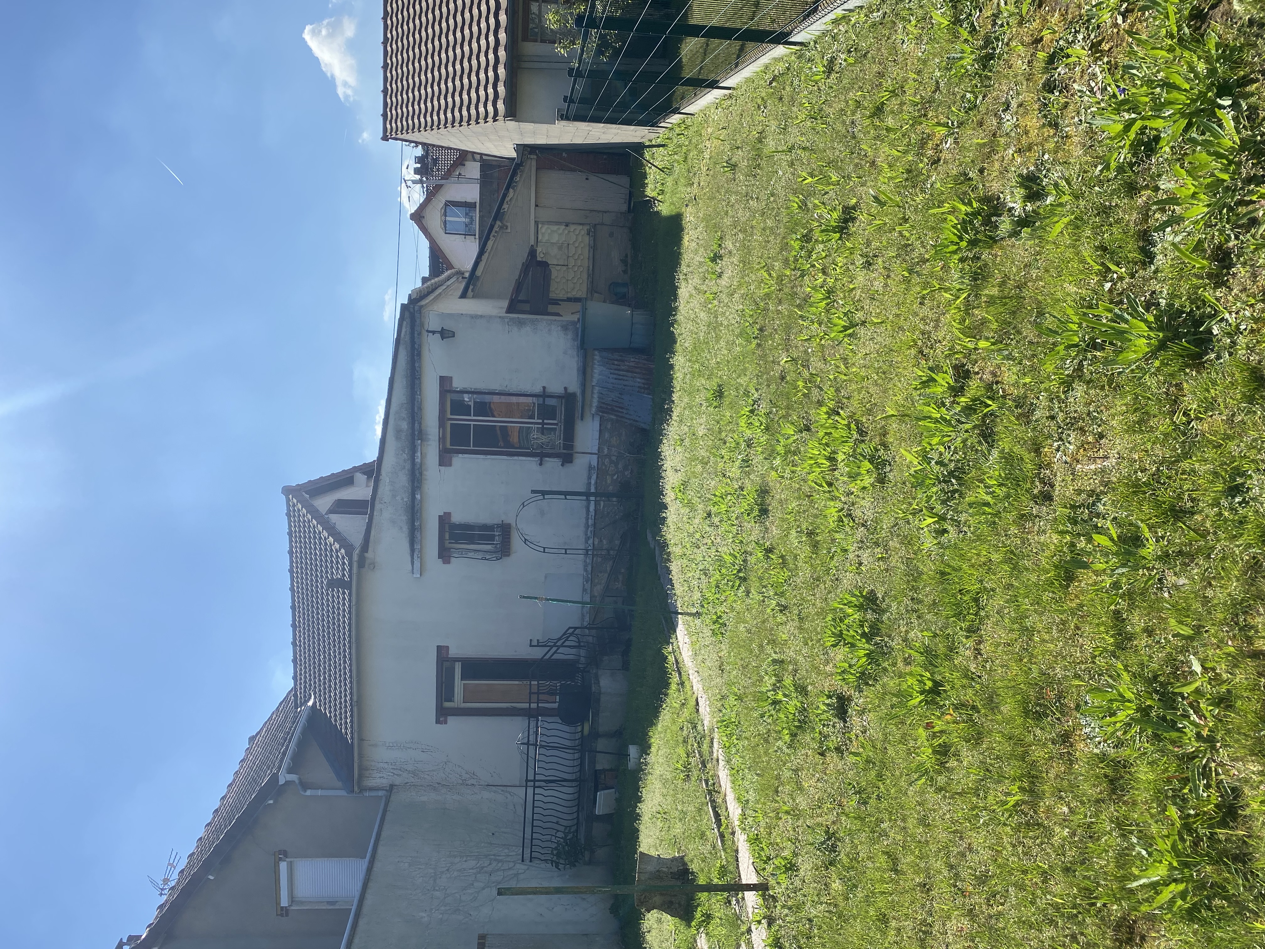 EXCLUSIVITE  Maison au calme sur sous-sol 4 pièces A rénover sur 319m² limite SAINT PRIX — Saint Leu La Forêt